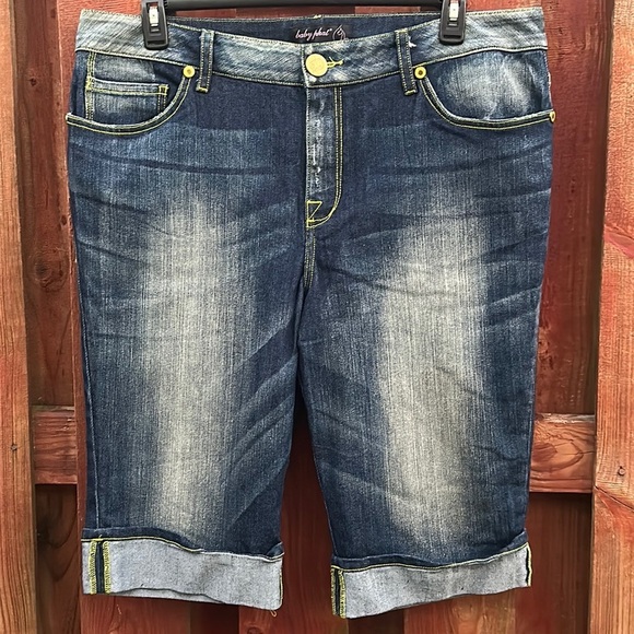 Baby Phat Women’s Capri Jeans Size Blue Medium Wash W/ Rhinestones - Picture 1 of 14